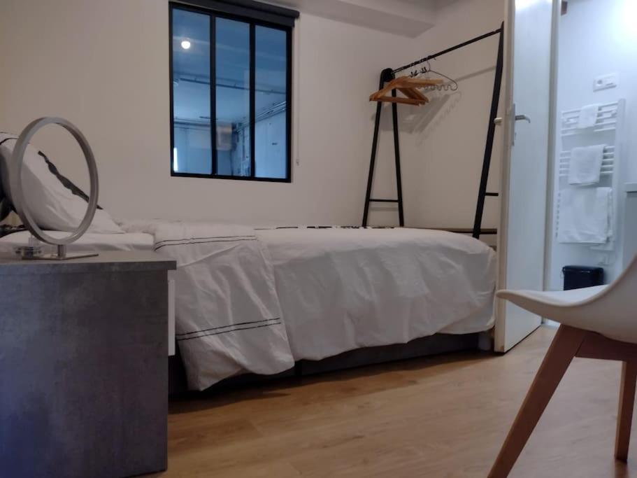 Cocooning 20m²/Garage-Box/24h/Le Mans Classic/GP/Oasis/Antarès/Parc des expositions Esterno foto