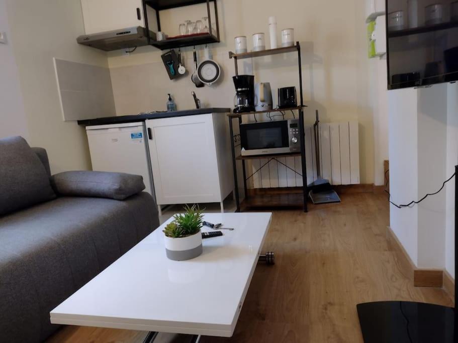 Cocooning 20m²/Garage-Box/24h/Le Mans Classic/GP/Oasis/Antarès/Parc des expositions Esterno foto